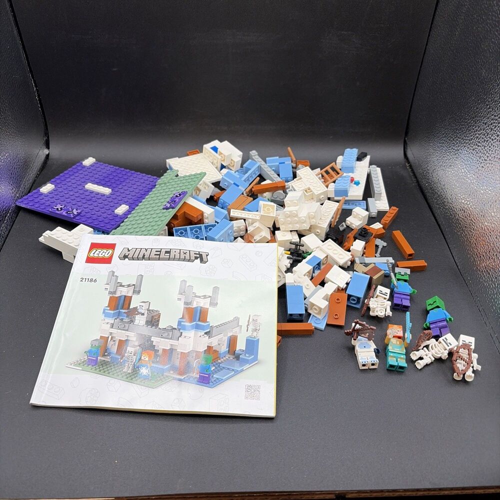Lego Minecraft The Ice Castle - Set #21186 - 99% Complete